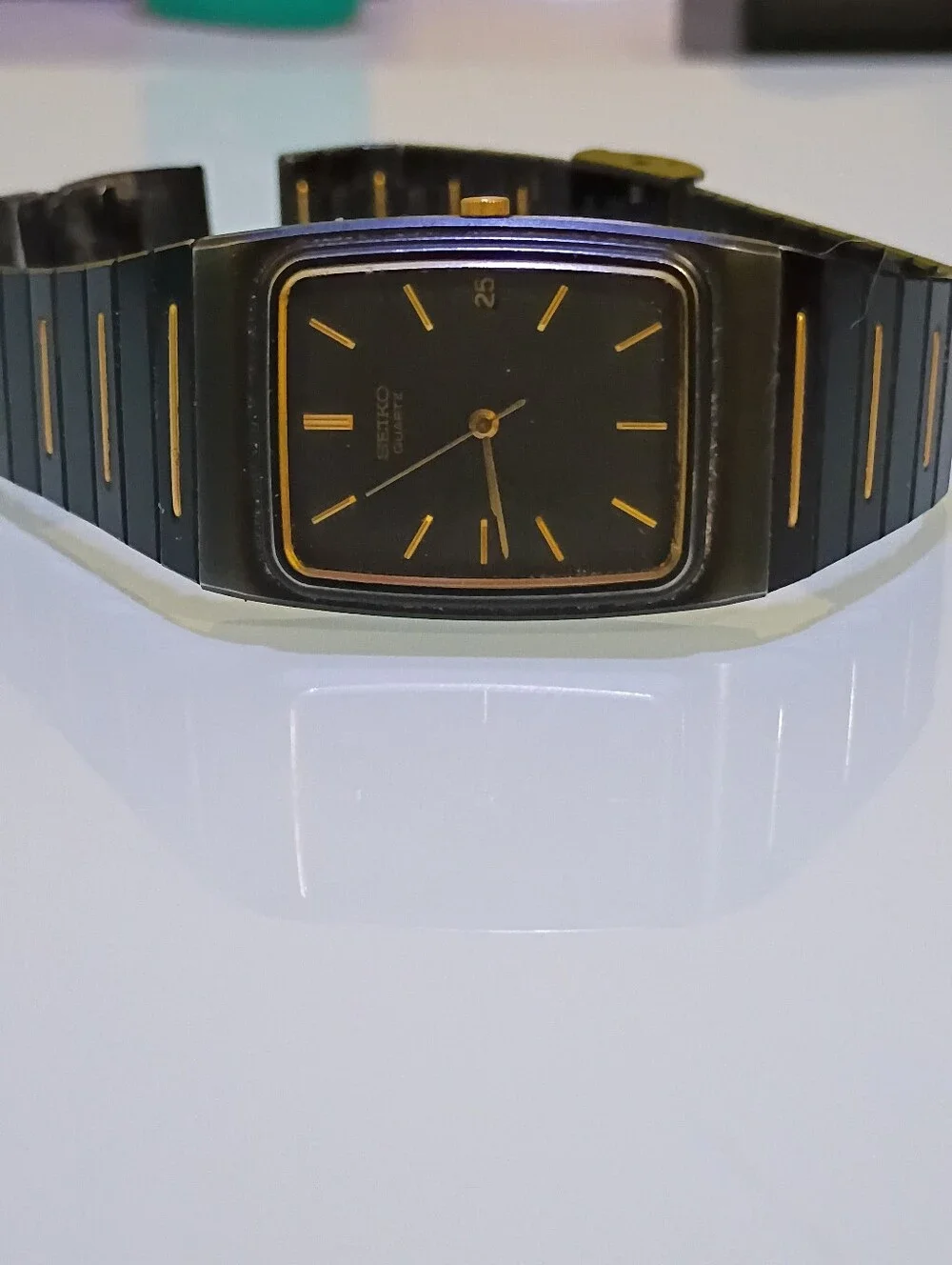1984 Seiko Men’s Black and Gold Stainless Steel Bracelet Watch